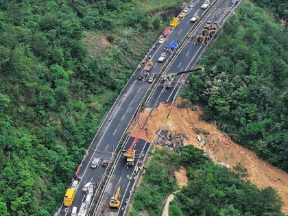 最新通报：梅龙高速塌陷已致24人死亡，20辆车陷落！